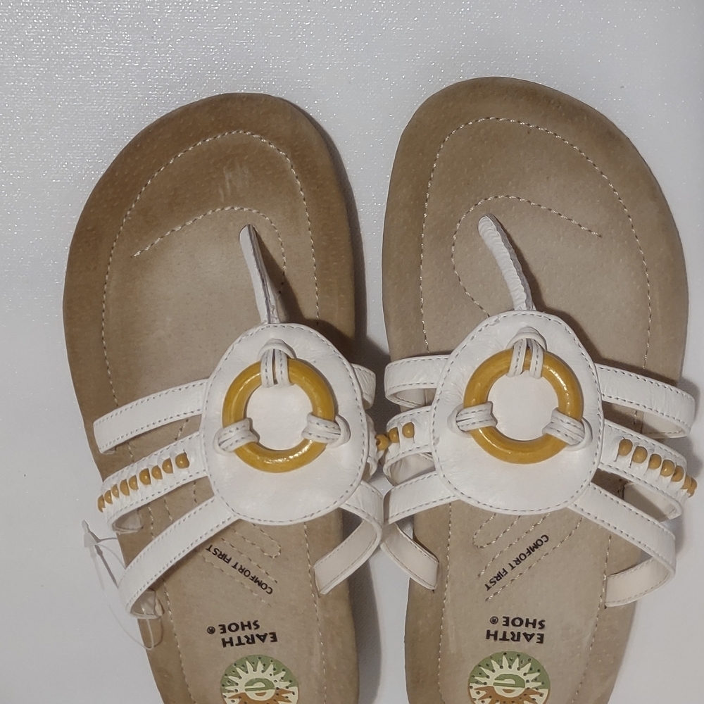 Stylish White and Gold Women's Sandals - Picture 5 of 7